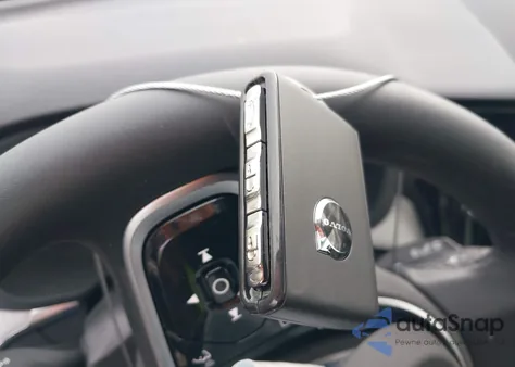 2025 Volvo Xc60 B5 Plus z USA, uszkodzony, nr VIN YV4M12RC6S1165620